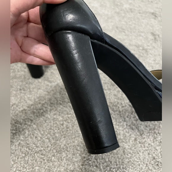 Guess Black and Gold Charm Strap Chunky Heels 🖤 - Picture 5 of 9